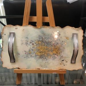 Geode tray with handles